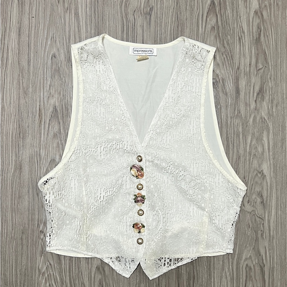 90’s Vintage White Lace With Floral Details